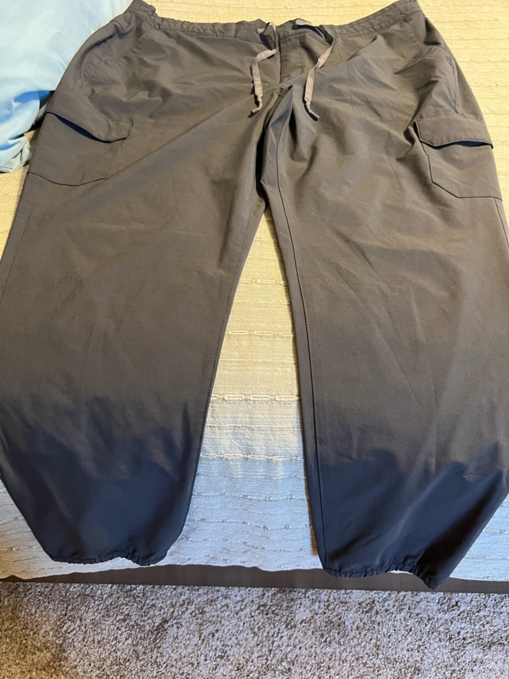 Eddie Bauer Men's Dark Gray Cargo Drawstring Pants